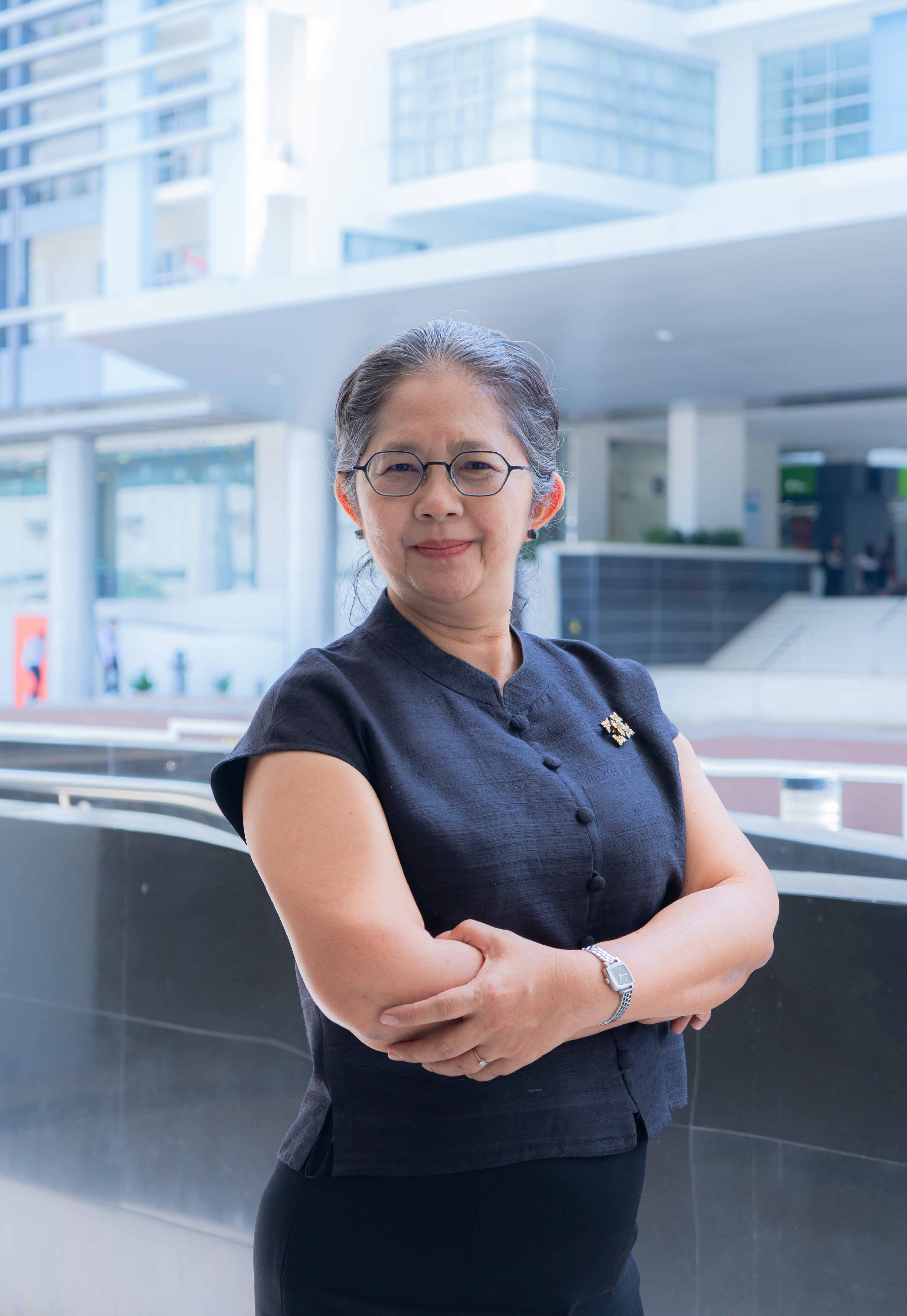 ผู้ช่วยศาสตราจารย์ ดร.นินนาท์  จันทร์สูรย์	